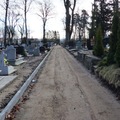 Na cmentarzu przy Gertrudzie remontują kolejną alejkę