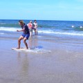 Skimboarding - plażowy sport dla aktywnych  